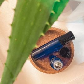 Aufhellender Roll-on für die Augenpartie - Aloe-Vera-Serum mit Koffein und Hyaluronsäure