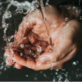 Wie kann man Make-up schonend für sich selbst und die Natur entfernen?